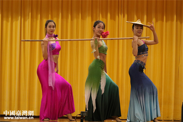 傣族舞蹈《邵多麗》節目表演。
