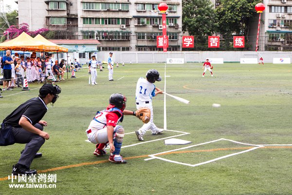 北京團結湖小學和臺北東園小學進行首場比賽。