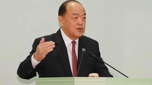 澳門特別行政區行政長官賀一誠