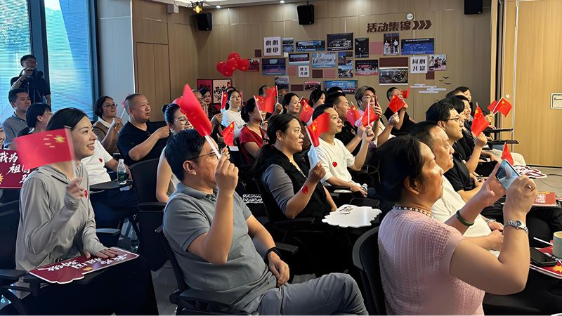 臺胞臺屬觀看閱兵式 共慶盛典感慨萬千