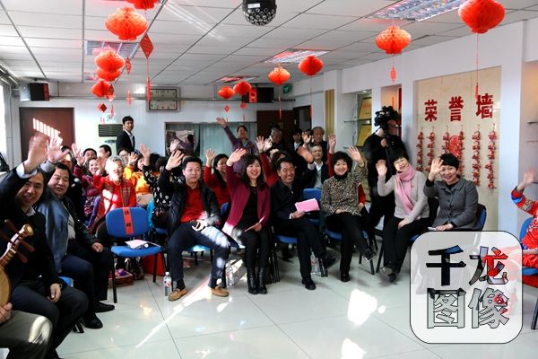 北京市豐台區豐益花園社區的居民通過視頻互動的形式，與臺灣高雄市左營區果貿社區的居民共度元宵節。千龍網孔祥妮攝