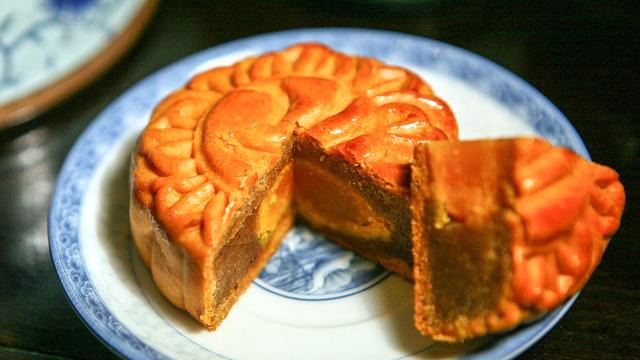 吃月餅