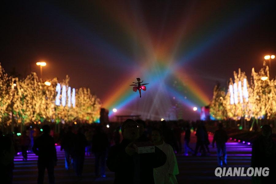 北京APEC會標亮燈
