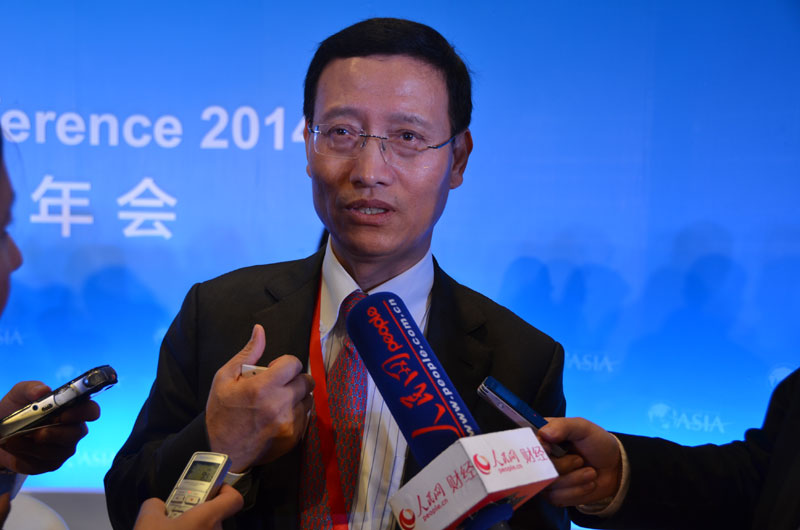 中國人民保險公司副董事長、總裁王銀成接受記者採訪（人民網記者 夏曉倫攝）