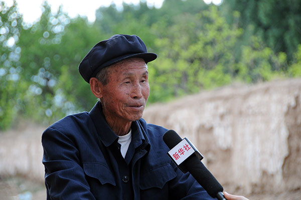 5月19日,目前唯一健在的董存瑞兒時玩伴、河北省懷來縣南山堡村87歲老人董連柱接受新華社記者採訪。