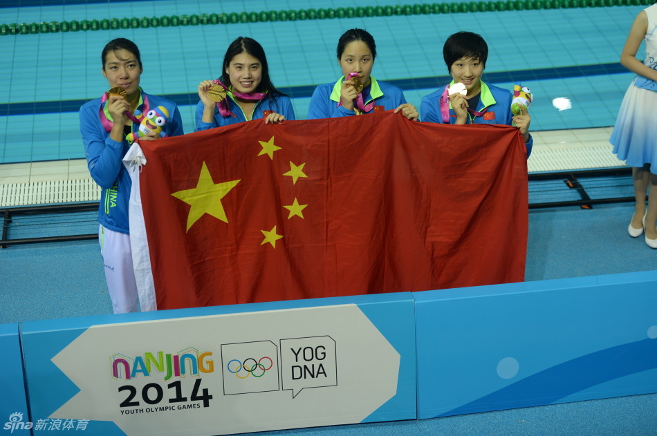 女子4X100米混合泳中國奪冠 女子200蝶張雨霏奪銀