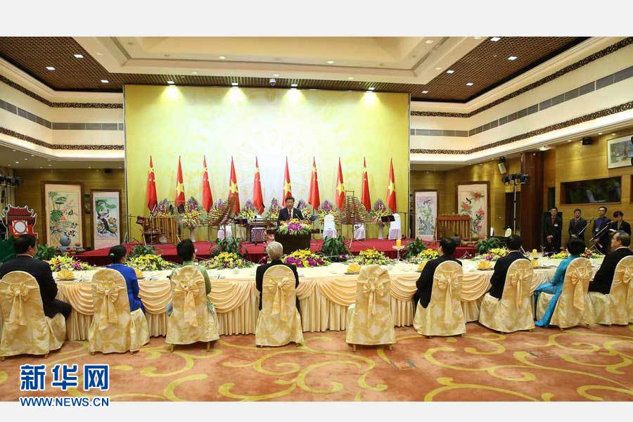 習近平和彭麗媛出席越共中央總書記阮富仲和越南國家主席張晉創共同舉行的歡迎晚宴 習近平和彭麗媛出席越共中央總書記阮富仲和越南國家主席張晉創共同舉行的歡迎晚宴