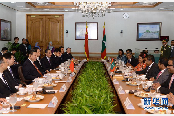 9月15日，國家主席習近平同馬爾地夫總統亞明在馬累舉行會談。新華社記者 馬佔成 攝