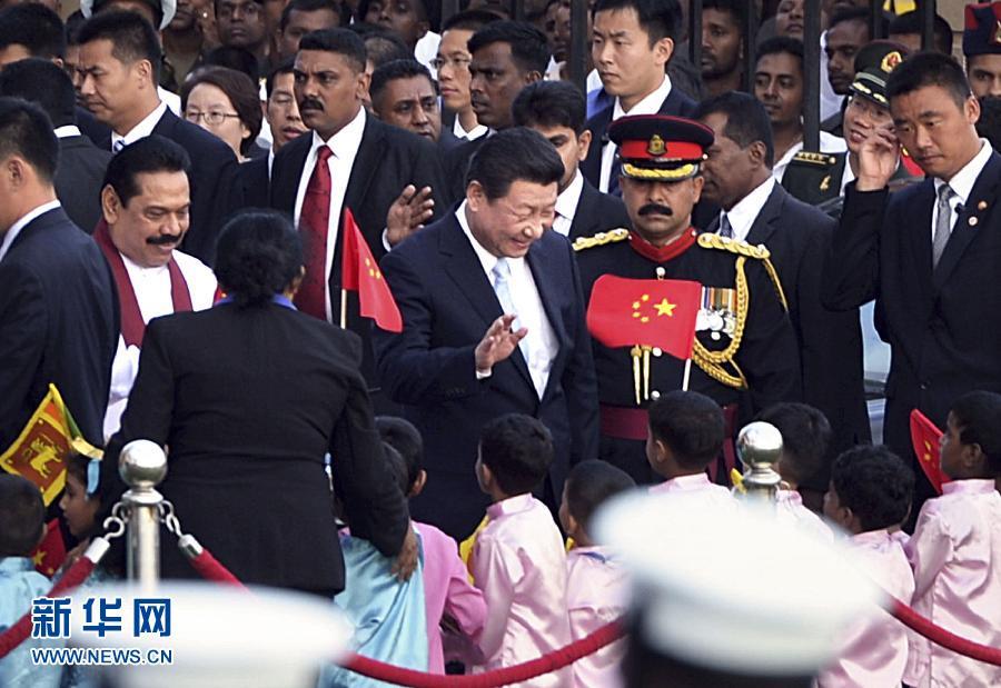 斯里蘭卡總統拉賈帕克薩為習近平舉行盛大歡迎儀式