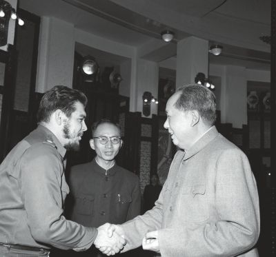 1960年11月19日，毛澤東在中南海會見切�格瓦拉。