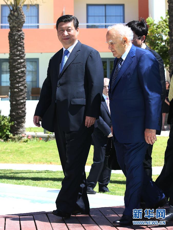 7月13日，中國國家主席習近平在希臘羅德島會見希臘總統帕普利亞斯。 新華社記者 蘭紅光 攝