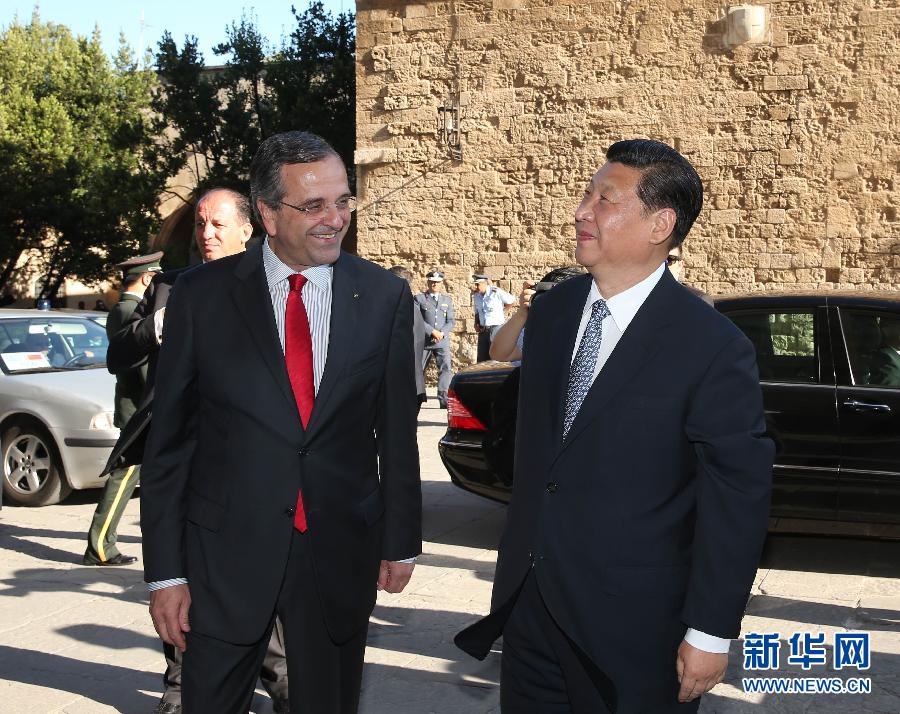 7月13日，國家主席習近平在希臘羅德島會見希臘總理薩馬拉斯。 新華社記者蘭紅光攝