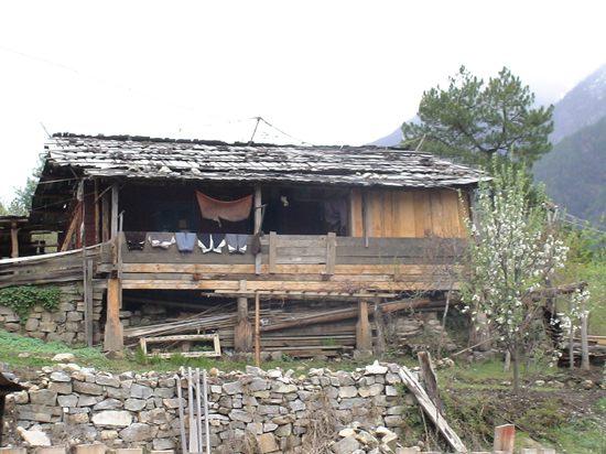 波密縣扎木鎮扎木村農牧民舊屋，攝于2006年12月2日。