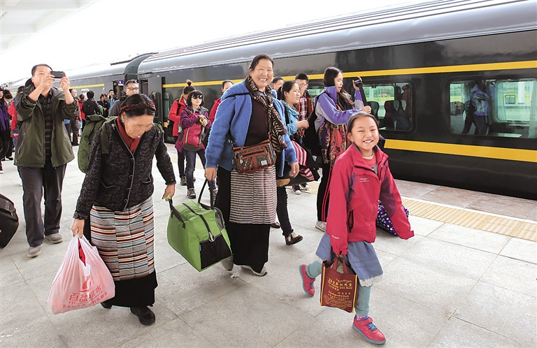 50年來西藏已形成鐵路公路航空一體化的立體交通網