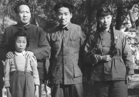 1949年毛澤東與毛岸英、劉松林、李訥在香山